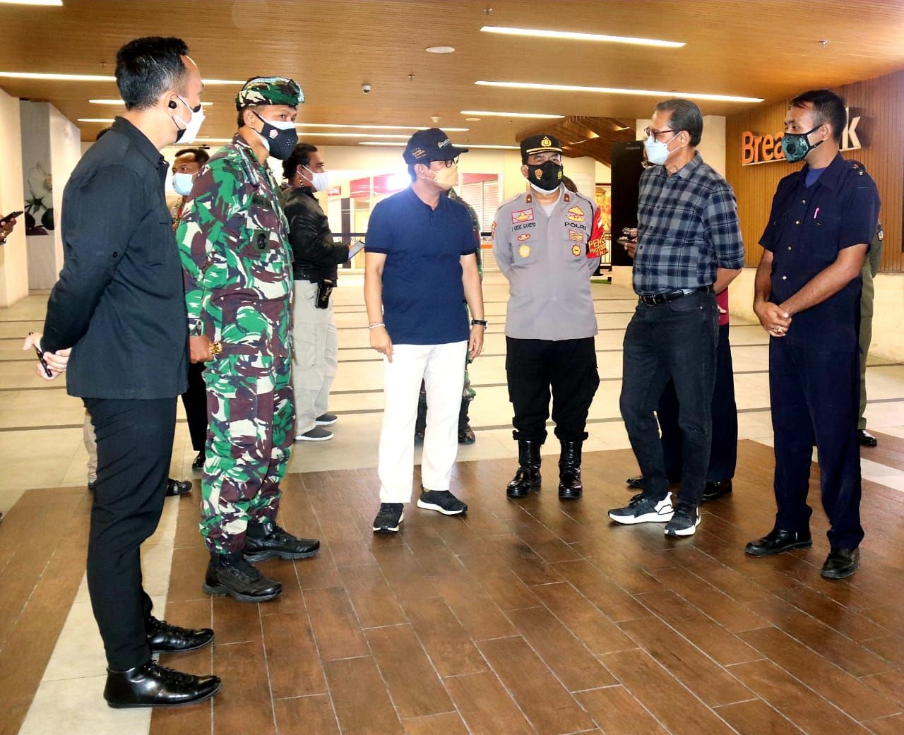 podiumnews.com-Pantau PPKM Darurat di Kuta, Sekda Adi Arnawa Ingatkan  Patuhi Prokes